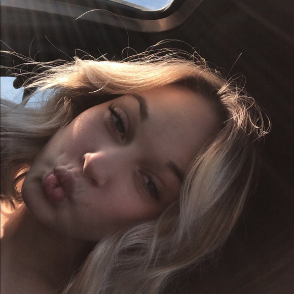 Meet your Posher, Hannah - Picture 1 of 1